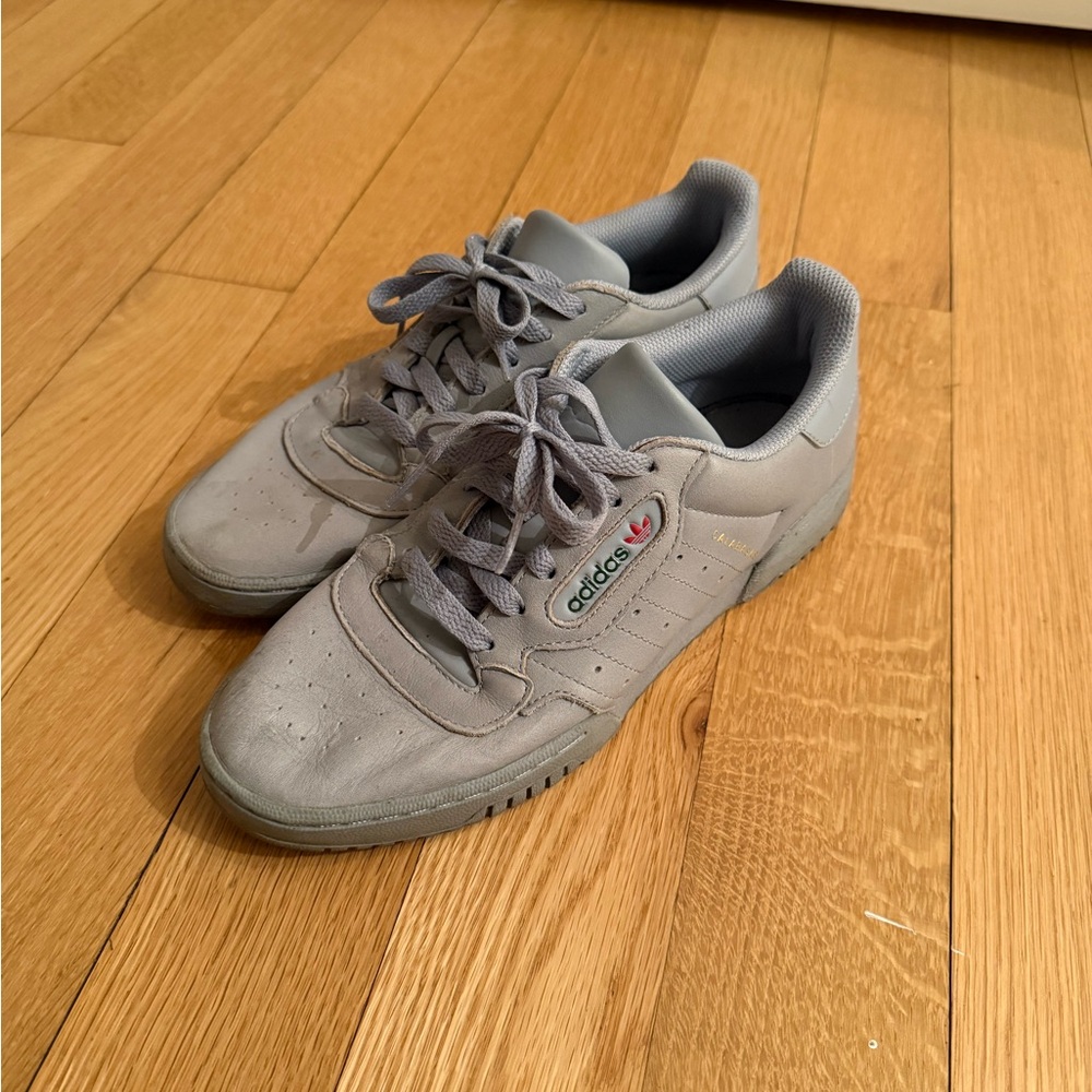 Adidas calabasas light blue sneakers size 8 men